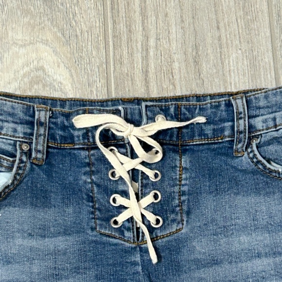 Women's Billabong Distressed Tie Short Jean Shorts - 26 - Picture 3 of 10